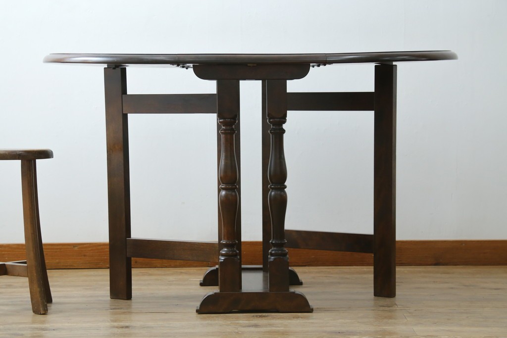 中古　松本民芸家具　挽物脚が目を引く27型バタフライ卓　(R-087599)