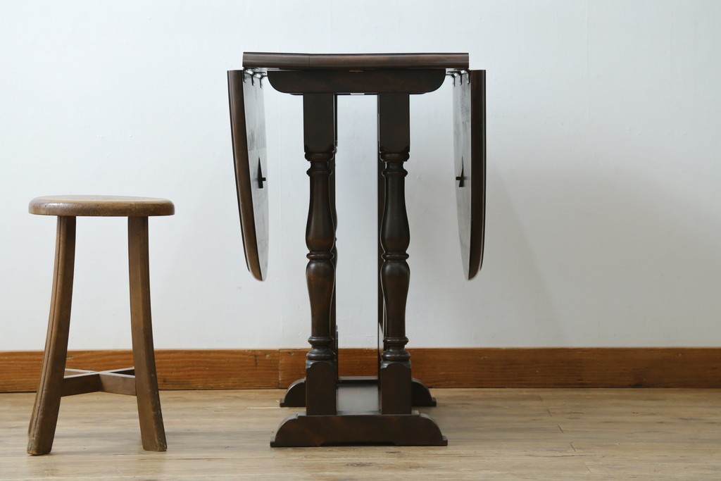 中古　松本民芸家具　挽物脚が目を引く27型バタフライ卓　(R-087599)