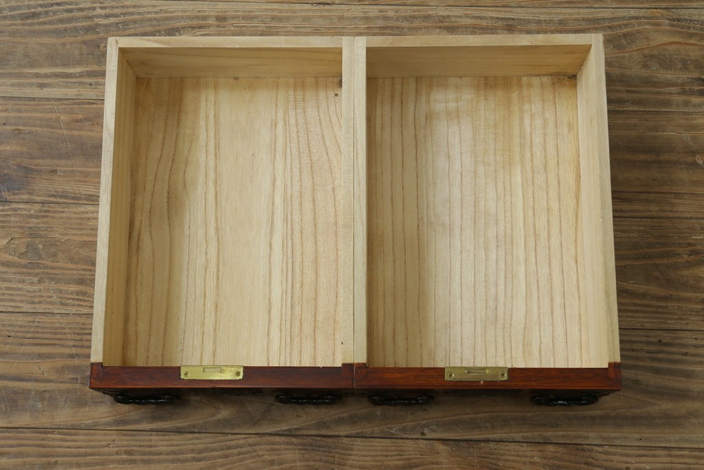 和製ヴィンテージ　仙台箪笥　門間箪笥店　名工　八重樫繁作　手打ち金具が目を引く縦型チェスト　(R-087600)