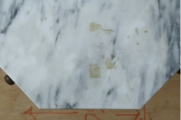 イタリアヴィンテージ　大理石トップ　脚のデザインがおしゃれなオクタゴンサイドテーブル　(R-087601)