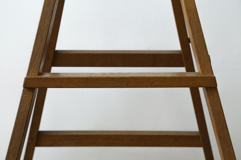 和製ヴィンテージ　ナラ材　素朴な風合いの脚立　(R-087602)