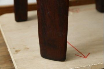 ヴィンテージ　一点物!!　重厚な無垢材削り出しのアームレスチェア　(R-087604)