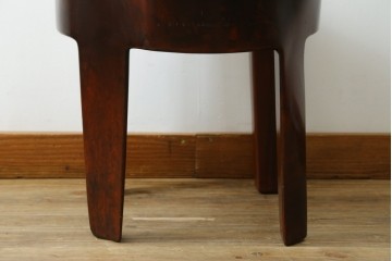 ヴィンテージ　一点物!!　重厚な無垢材削り出しのアームレスチェア　(R-087604)