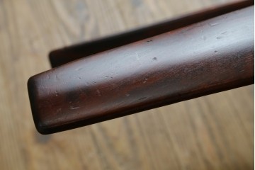 ヴィンテージ　一点物!!　重厚な無垢材削り出しのアームレスチェア　(R-087604)