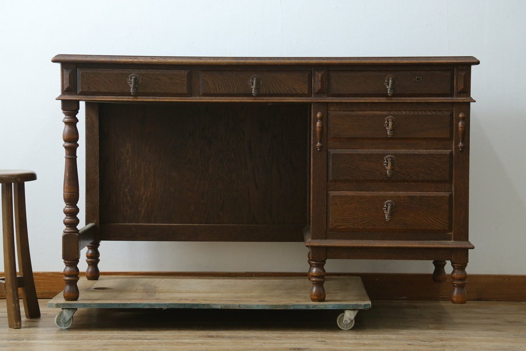 中古　美品　希少な廃番品　三越家具(現カントリーハウス)　Brugge(ブルージュ)　重厚感あるクラシカルなデスク　(R-087611)
