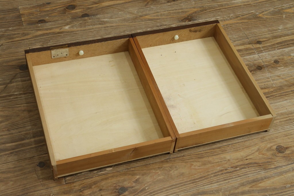 中古　美品　希少な廃番品　三越家具(現カントリーハウス)　Brugge(ブルージュ)　重厚感あるクラシカルなデスク　(R-087611)