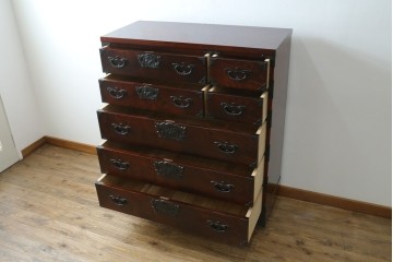 中古　美品　岩谷堂箪笥　欅(ケヤキ)材　漆塗りの美しい木肌に桐紋金具が映える衣装箪笥　(R-087612)