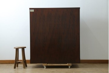 中古　美品　岩谷堂箪笥　欅(ケヤキ)材　漆塗りの美しい木肌に桐紋金具が映える衣装箪笥　(R-087612)