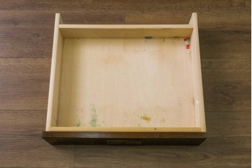 中古　カリモク家具(karimoku)　domani(ドマーニ)　Morganton(モーガントン)　ダークカラーにクラシカルな金色の取っ手が映えるワークデスク　定価約18万円　(R-087616)