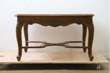 中古　美品　DREXEL HERITAGE(ドレクセルヘリテイジ)　Old Continent(オールドコンチネント)　曲線脚と彫刻装飾が優美なセンターテーブル　定価約38万円　(R-087618)