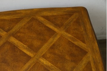 中古　美品　DREXEL HERITAGE(ドレクセルヘリテイジ)　Old Continent(オールドコンチネント)　曲線脚と彫刻装飾が優美なセンターテーブル　定価約38万円　(R-087618)