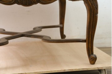 中古　美品　DREXEL HERITAGE(ドレクセルヘリテイジ)　Old Continent(オールドコンチネント)　曲線脚と彫刻装飾が優美なセンターテーブル　定価約38万円　(R-087618)