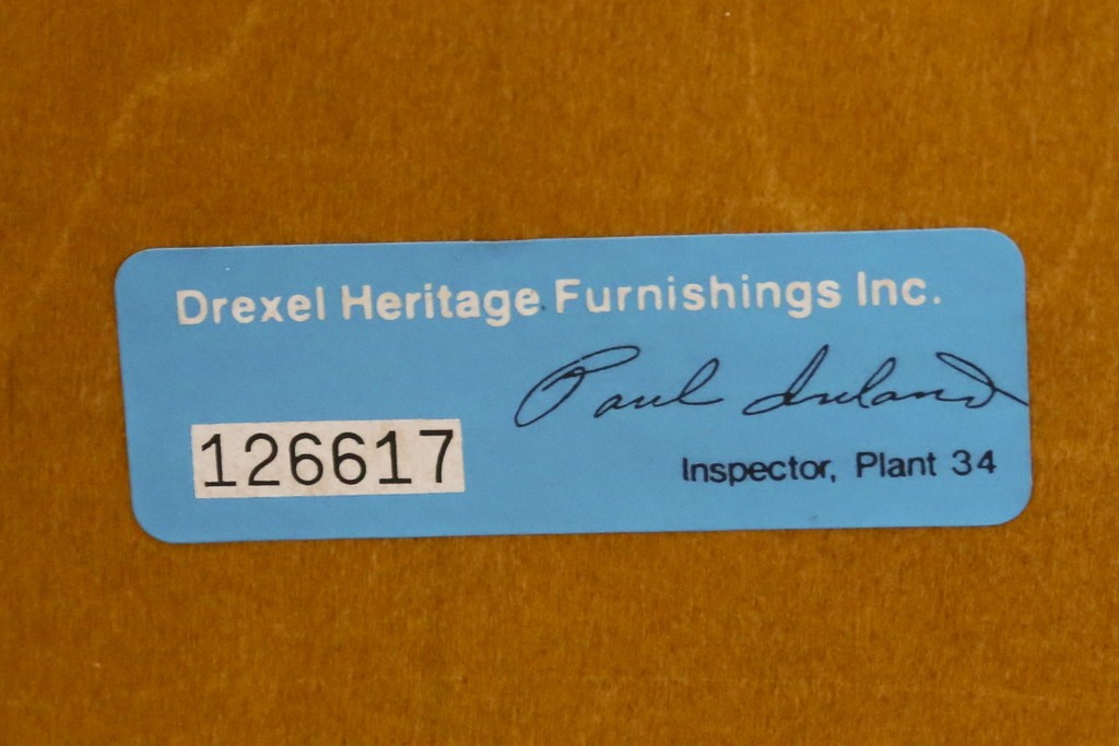 中古　美品　DREXEL HERITAGE(ドレクセルヘリテイジ)　Old Continent(オールドコンチネント)　曲線脚と彫刻装飾が優美なセンターテーブル　定価約38万円　(R-087618)
