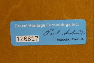 中古　美品　DREXEL HERITAGE(ドレクセルヘリテイジ)　Old Continent(オールドコンチネント)　曲線脚と彫刻装飾が優美なセンターテーブル　定価約38万円　(R-087618)