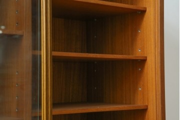 和製ヴィンテージ　チーク材　シンプルですっきりとしたフォルムのキャビネット　(R-087621)