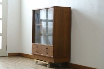 和製ヴィンテージ　チーク材　シンプルですっきりとしたフォルムのキャビネット　(R-087621)
