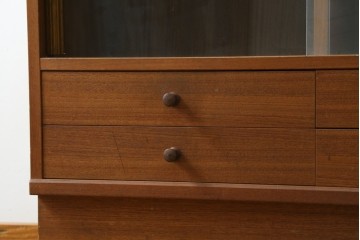 和製ヴィンテージ　チーク材　シンプルですっきりとしたフォルムのキャビネット　(R-087621)