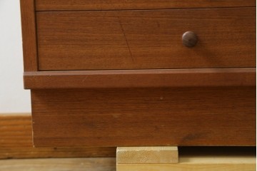 和製ヴィンテージ　チーク材　シンプルですっきりとしたフォルムのキャビネット　(R-087621)