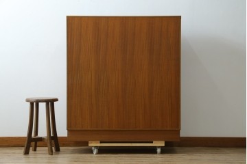 和製ヴィンテージ　チーク材　シンプルですっきりとしたフォルムのキャビネット　(R-087621)
