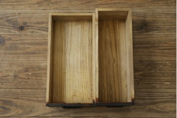 和製アンティーク　上手物　総欅(ケヤキ)材　漆塗りの小振りな長火鉢　(R-087622)