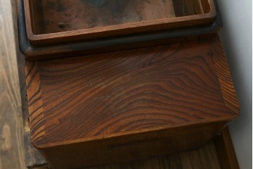 和製アンティーク　上手物　総欅(ケヤキ)材　漆塗りの小振りな長火鉢　(R-087622)