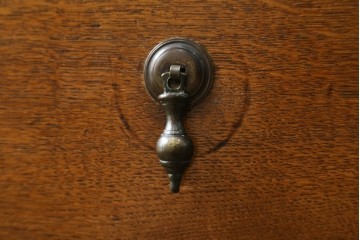 イギリスアンティーク　オーク材　小振りで取り入れやすいチェスト　(R-087623)