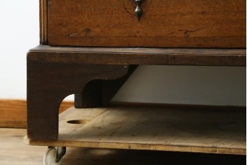 イギリスアンティーク　オーク材　小振りで取り入れやすいチェスト　(R-087623)
