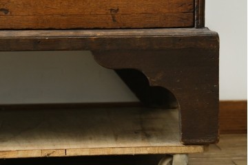 イギリスアンティーク　オーク材　小振りで取り入れやすいチェスト　(R-087623)