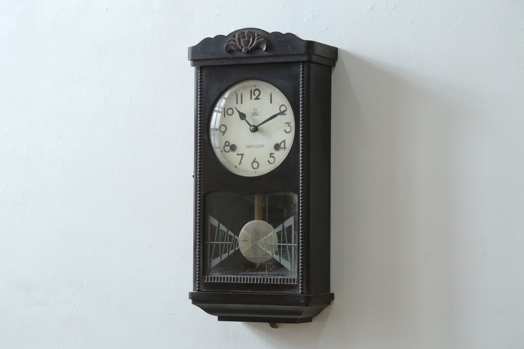 和製アンティーク　SATO CLOCK(佐藤時計製造株式会社)　振り子窓のデザインが印象的な時計　(R-087625)