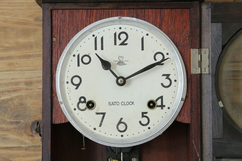 和製アンティーク　SATO CLOCK(佐藤時計製造株式会社)　振り子窓のデザインが印象的な時計　(R-087625)