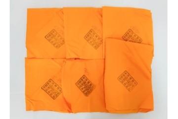 輪島塗　塗師 彪人・蒔絵師 桂月　木製　上品な貝合せ蒔絵が描かれた三段御重 台付　定価約40万円　共箱付き　(R-087627)