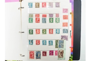 フランス　色々な図案が並ぶ未使用&使用済の切手セット ファイル付き　(R-087630)
