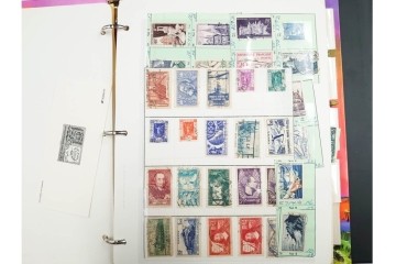 フランス　色々な図案が並ぶ未使用&使用済の切手セット ファイル付き　(R-087630)
