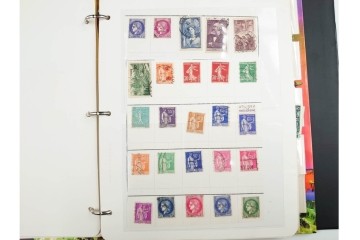フランス　色々な図案が並ぶ未使用&使用済の切手セット ファイル付き　(R-087630)