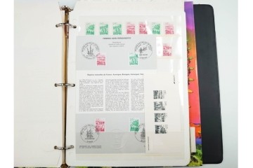 フランス　色々な図案が並ぶ未使用&使用済の切手セット ファイル付き　(R-087630)