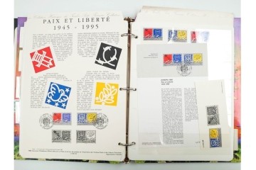 フランス　色々な図案が並ぶ未使用&使用済の切手セット ファイル付き　(R-087630)