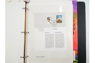 フランス　色々な図案が並ぶ未使用&使用済の切手セット ファイル付き　(R-087630)