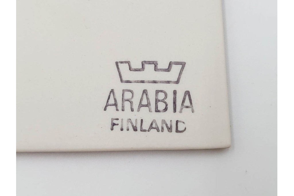 1982年・1983年　フィンランドヴィンテージ　ARABIA(アラビア)　ヘルヤ・リウッコ・スンドストロム　絵本のような世界観が愛らしい陶板3点セット　(R-087639)