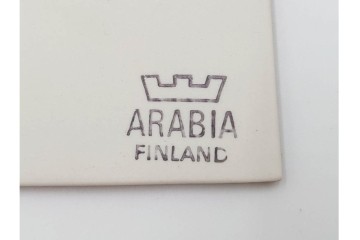 1982年・1983年　フィンランドヴィンテージ　ARABIA(アラビア)　ヘルヤ・リウッコ・スンドストロム　絵本のような世界観が愛らしい陶板3点セット　(R-087639)