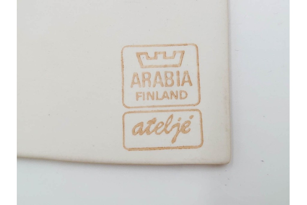 1982年・1983年　フィンランドヴィンテージ　ARABIA(アラビア)　ヘルヤ・リウッコ・スンドストロム　絵本のような世界観が愛らしい陶板3点セット　(R-087639)
