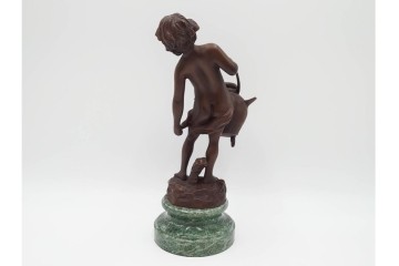 彫刻家　オーギュスト・モロー　高さ約26cm　「水を汲む少年」　細かいところまで再現されたブロンズ像　(R-087644)