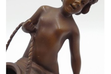 彫刻家　オーギュスト・モロー　高さ約26cm　「水を汲む少年」　細かいところまで再現されたブロンズ像　(R-087644)
