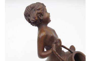彫刻家　オーギュスト・モロー　高さ約26cm　「水を汲む少年」　細かいところまで再現されたブロンズ像　(R-087644)