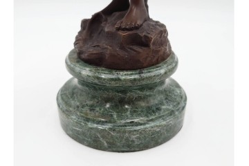 彫刻家　オーギュスト・モロー　高さ約26cm　「水を汲む少年」　細かいところまで再現されたブロンズ像　(R-087644)