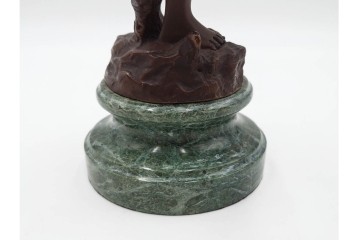 彫刻家　オーギュスト・モロー　高さ約26cm　「水を汲む少年」　細かいところまで再現されたブロンズ像　(R-087644)