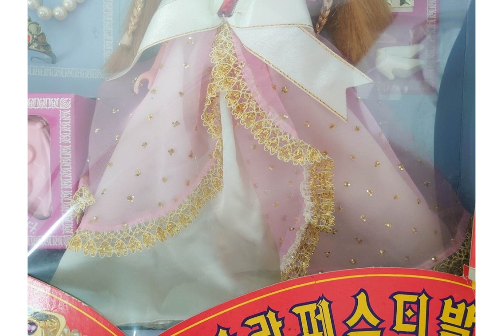韓国　マテル社　 Barbie(バービー)　宝石の国フェスティバルシリーズのバービー人形　外箱付き　(R-087650)