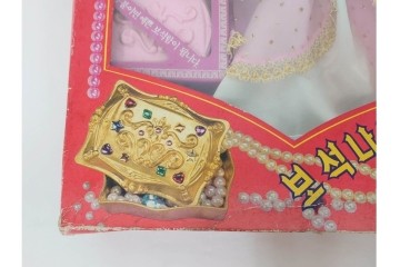 韓国　マテル社　 Barbie(バービー)　宝石の国フェスティバルシリーズのバービー人形　外箱付き　(R-087650)