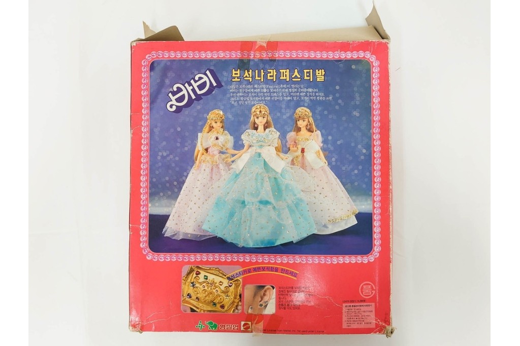 韓国　マテル社　 Barbie(バービー)　宝石の国フェスティバルシリーズのバービー人形　外箱付き　(R-087650)