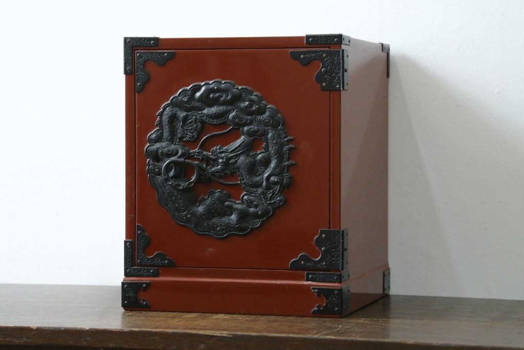 中古　美品　欅産業　朱塗りの小引き出し　(R-087672)