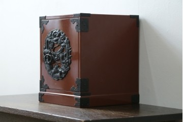 中古　美品　欅産業　朱塗りの小引き出し　(R-087672)